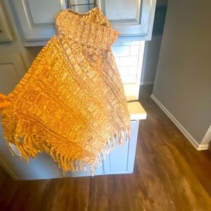 Women’s Time and Tru poncho, NWT, great deal ready for next chilly season!